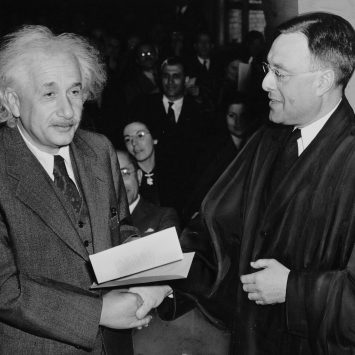 As crises de Einstein